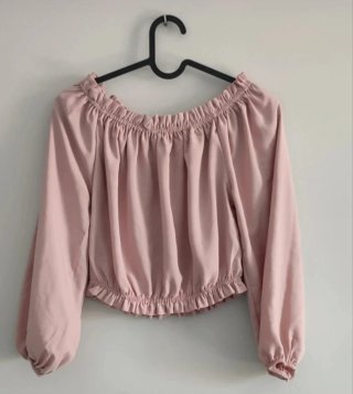 Top rosa de hombros descubiertos