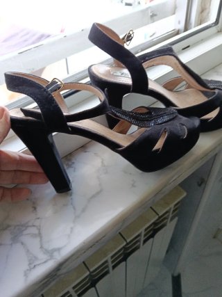 Sandalias Negras de Tacón