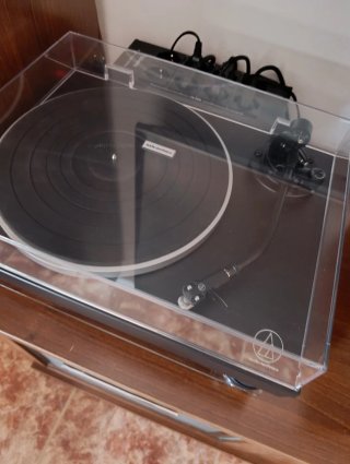 Tocadiscos Audio-Technica AT-LP5X