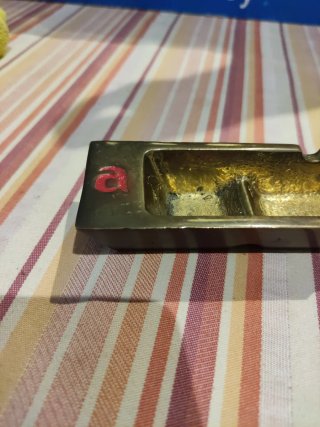 Cenicero Pisapapeles de Metal