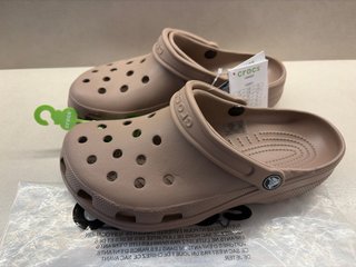 Zuecos Crocs Classic Beige Talla 39