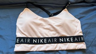 Top deportivo Nike rosa