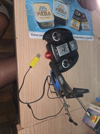 Helicóptero teledirigido con mando