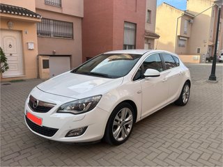 Opel Astra 2012