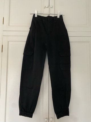 Pantalón cargo negro