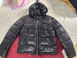 Chaqueta Puffer Supply & Demand