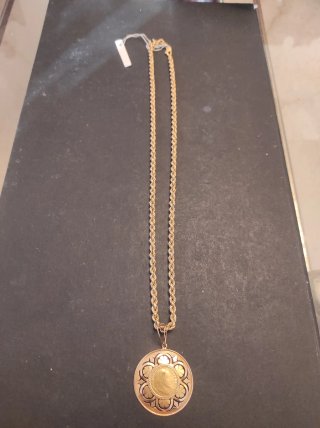 Cadena con colgante oro de 18 kts.