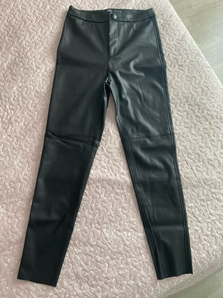 Pantalón de cuero negro Zara