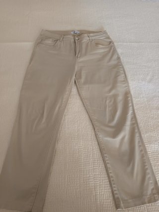 Pantalón tipo chino beige