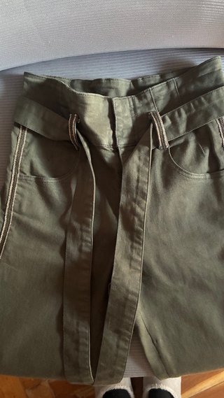 Pantalón Verde Oliva con Cinturón