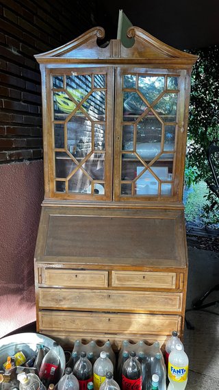 Secreter con Vitrina de Madera