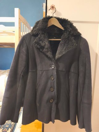 Abrigo negro H&M. Muy calentito