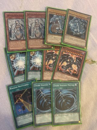 Lotto 10 Carte Yu-Gi-Oh!