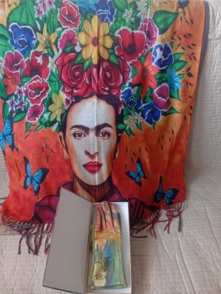 Set de Guantes y Bufanda Estampados