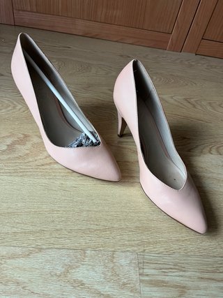 Zapatos de tacón rosa nude