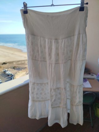 Falda Blanca con Detalle Bordado