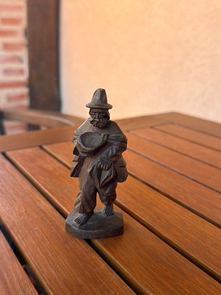 Figura de madera tallada
