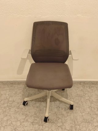 Silla de oficina gris