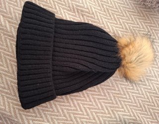 Gorro Negro con Pompón
