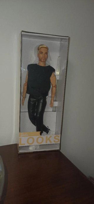 Ken looks número 5