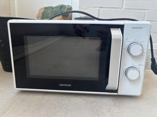 Microondas Cecotec GrandHeat con Grill