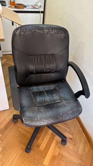 Silla de oficina negra