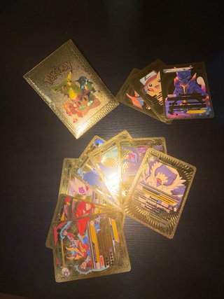 Caja de Cartas Pokémon Doradas