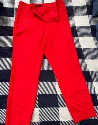 Pantalón de vestir rojo Zara