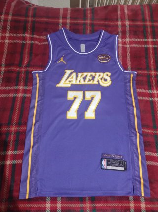 Camiseta Lakers 77 Morada Talla L