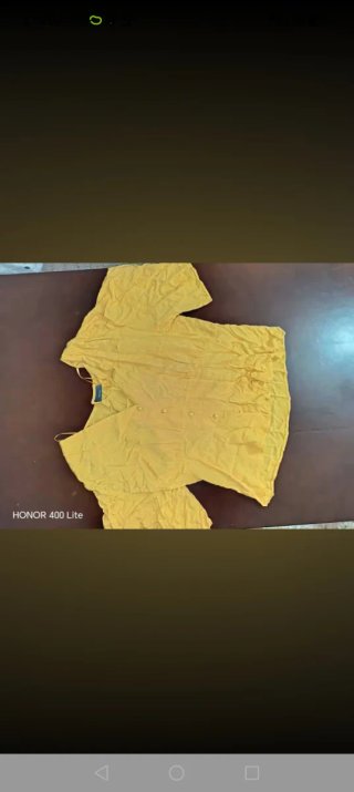 Blusa Amarilla de Manga Corta