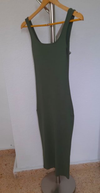 Vestido midi nuevo sin estrenar. Sin mangas. Muy e