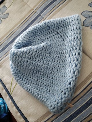 Gorro de lana artesanal azul claro