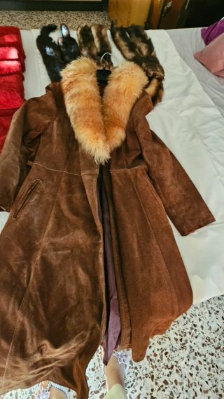 Chaqueta de Ante Marrón con Cuello de Pelo