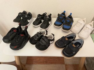 Lote de 7 pares de zapatos infantiles