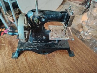 Máquina de Coser de Juguete Antigua