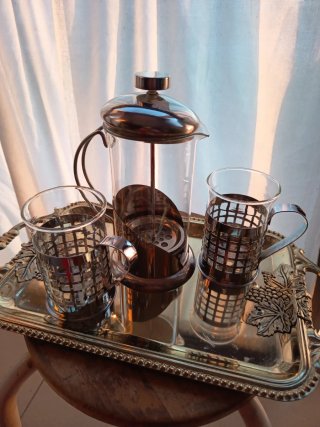 Juego de café con cafetera y tazas