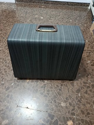 Máquina de coser con maletín