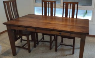 Mesa de madera  de estilo colonial