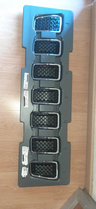 Rejilla Delantera Jeep Cherokee KL