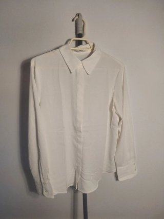 Camisa Blanca de Tela Fluida