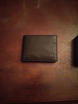 Cartera de piel marrón