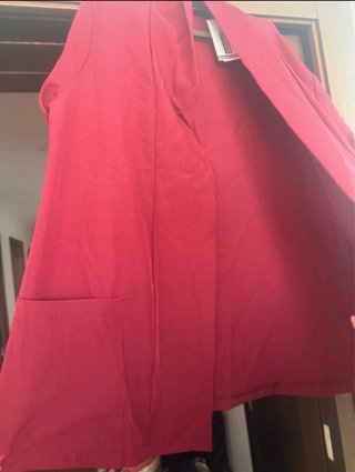 Americana de mujer roja