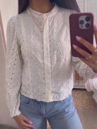 Blusa blanca bordado suizo perforado Zara