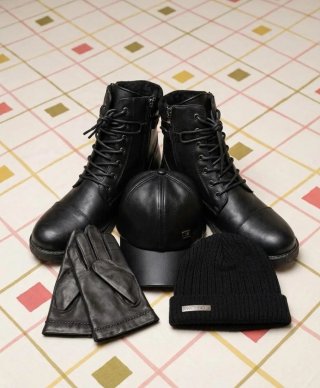 Botas de vestir, n°43, Gorra y Guantes. + REGALO.
