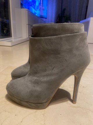 Botines grises de tacón fino talla 36