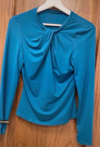 Blusa de manga larga color azul cerceta