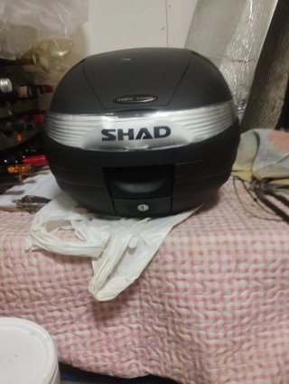 Baúl Shad SH20 para moto con parrila