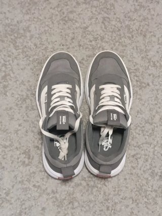 Zapatillas Vans Grises y Blancas