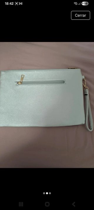 Bolso de mano tipo pulsera plateado