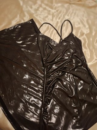 Vestido negro brillante